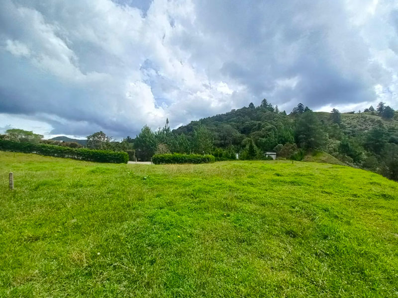 Lote en venta en el Retiro Pantanillo