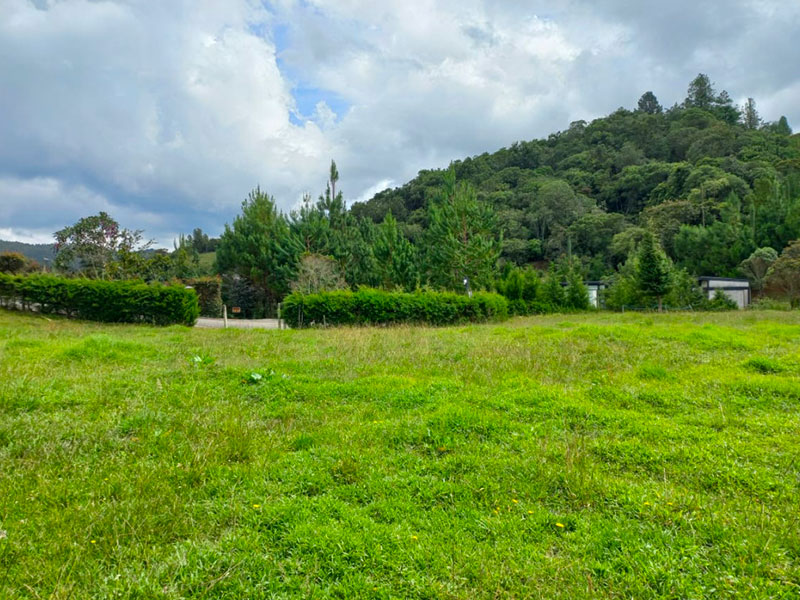 Lote en venta en el Retiro Pantanillo